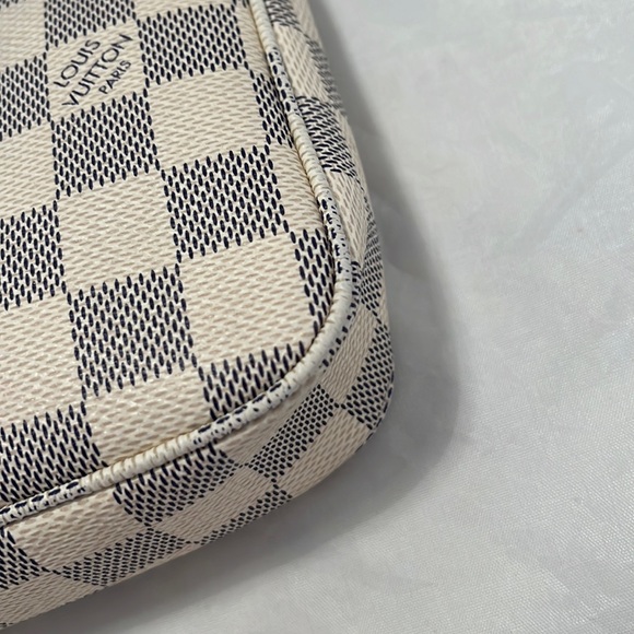 LOUIS Vuitton Pochette Accessories - Picture 8 of 15